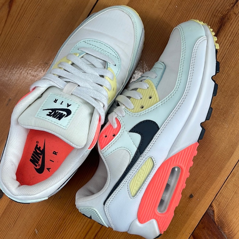 Wmns Air Max 90 'Summit White Bright Mango'